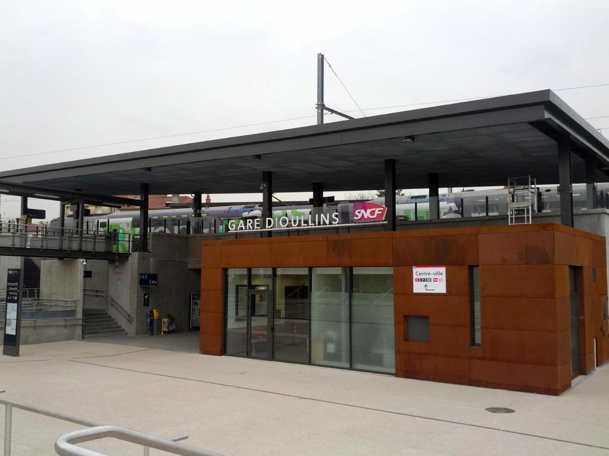 Renovated 2-Bed Apartment 2 Min From Lyon Oullins Luaran gambar